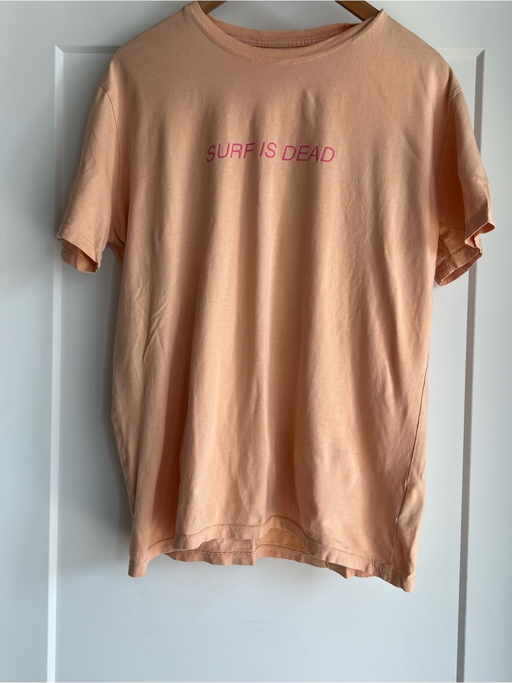 Men’s surf is dead t. 100% cotton.
